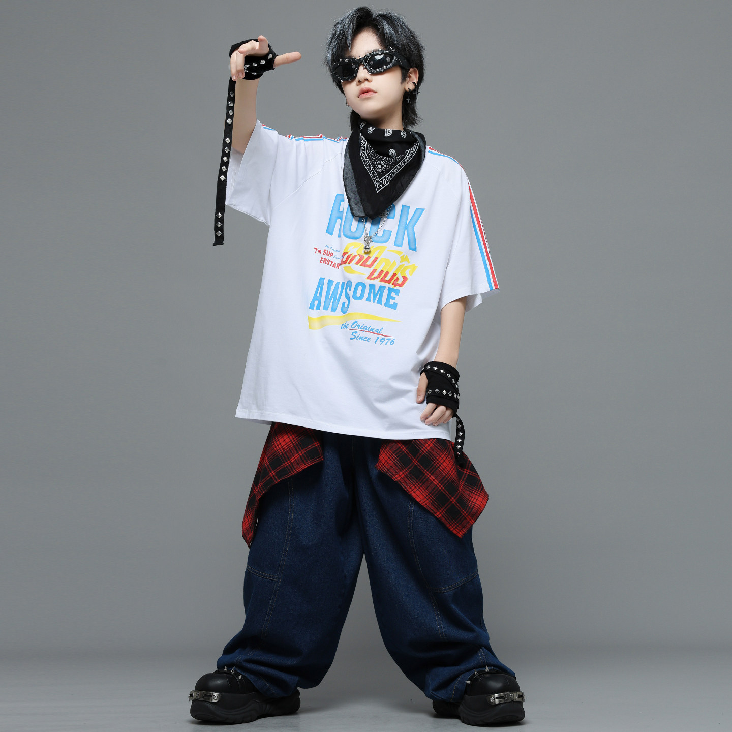 街舞儿童潮服男童白色短袖t恤套装女童嘻哈牛仔阔腿裤舞蹈练功服