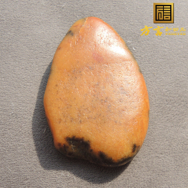 方言和田玉镇店珍品红皮鸡油黄色水草沁黄玉原石籽料老熟手把件R