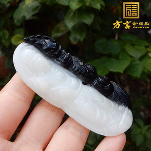 嗨翻天方言品牌和田玉老熟俄籽黑沁皮白玉籽料降龙观音吊坠挂件A2