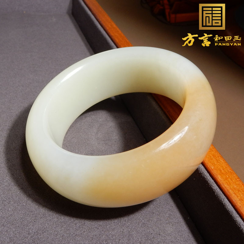 惊呆了方言和田玉精品新疆细腻油润且末料糖白玉55mm正装手镯A5