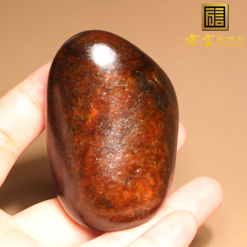 爆买方言和田玉精品特色新疆老熟墨玉河红沁油皮籽料原石把件A1