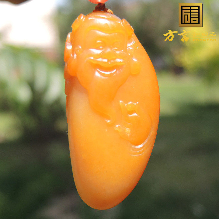 方言和田玉珍藏级精品杨大钊名品老熟鸡油黄色黄玉籽料财神吊坠F