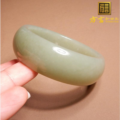 新疆且末料油润细腻蓝色基调手镯