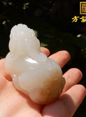 新疆油润且末糖羊脂白玉貔貅挂件