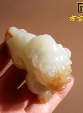 新疆细腻且末老料糖白玉貔貅把件