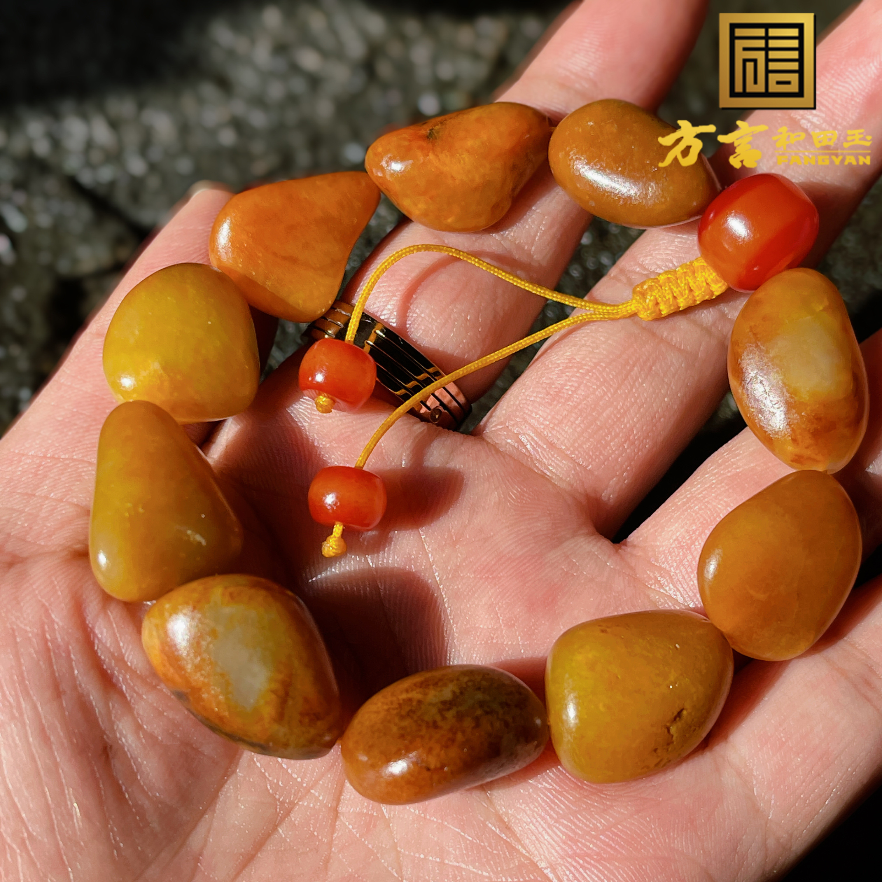 爆火方言精品和田玉珍品新疆老熟如酥黄沁皮金包银籽料原石手串w2