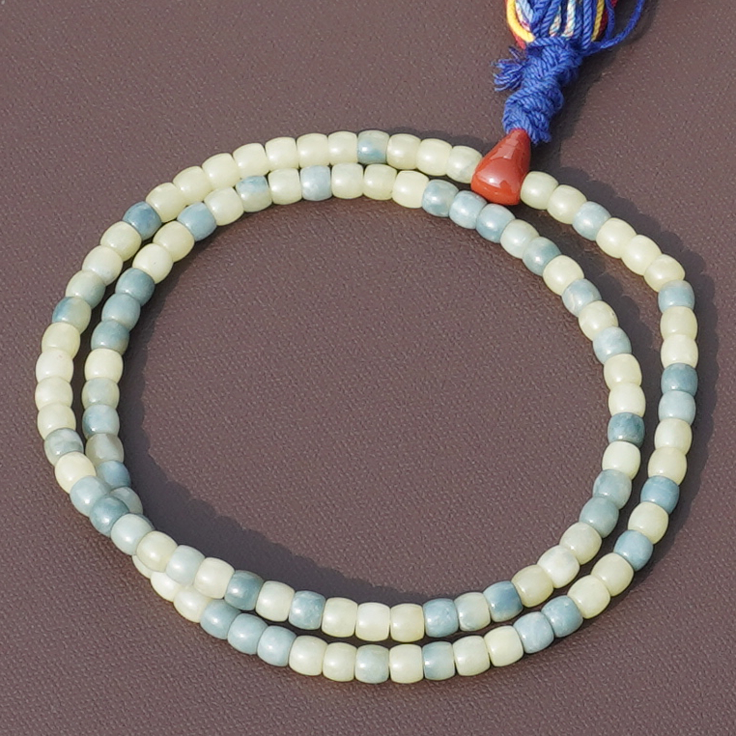 和田玉且末高脂细腻蓝皮黄口手串