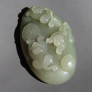 惊呆了方言和田玉青海料双色冰底细腻湖水绿带翠灵猴献寿吊坠A8