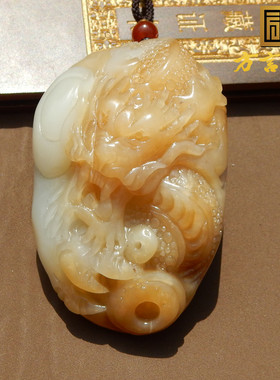 新疆且末白玉黄糖龙行天下手把件