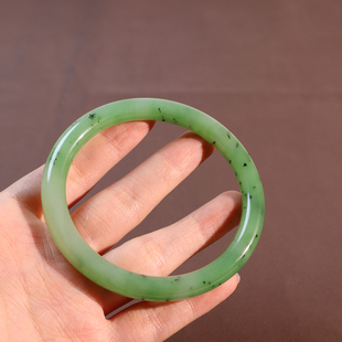 方言品牌和田玉俄罗斯苹果绿乌兰海碧玉手镯内径61mm美人条手镯A2