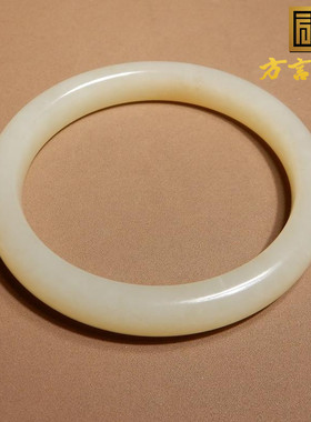 新疆油润细腻蜂蜜水色糖白玉手镯