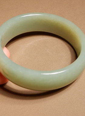 新疆细腻油润且末料蓝色基调手镯