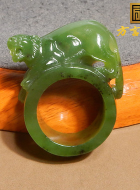 惊呆了方言和田玉俄罗斯7号坑老料菠菜绿碧玉22mm豹子戒指扳指R5