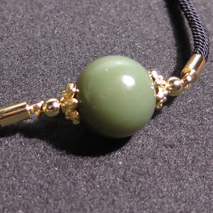 惊呆了方言和田玉新疆特色细腻玉龙河沙枣青籽料圆珠吊坠挂件X7