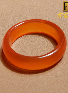 佩戴级细腻油润简约玉髓玛瑙戒指