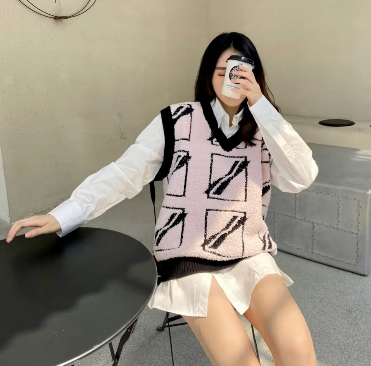 LS现货WE11DONE 新款浮雕满logo毛绒V领羊毛粉色针织马甲背心