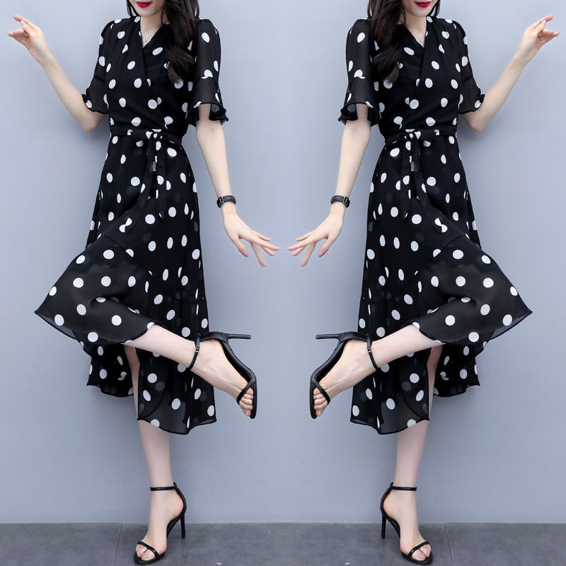 There is a zipper chiffon dress in the back, women's mid length summer waist Ruffle dotted skirt