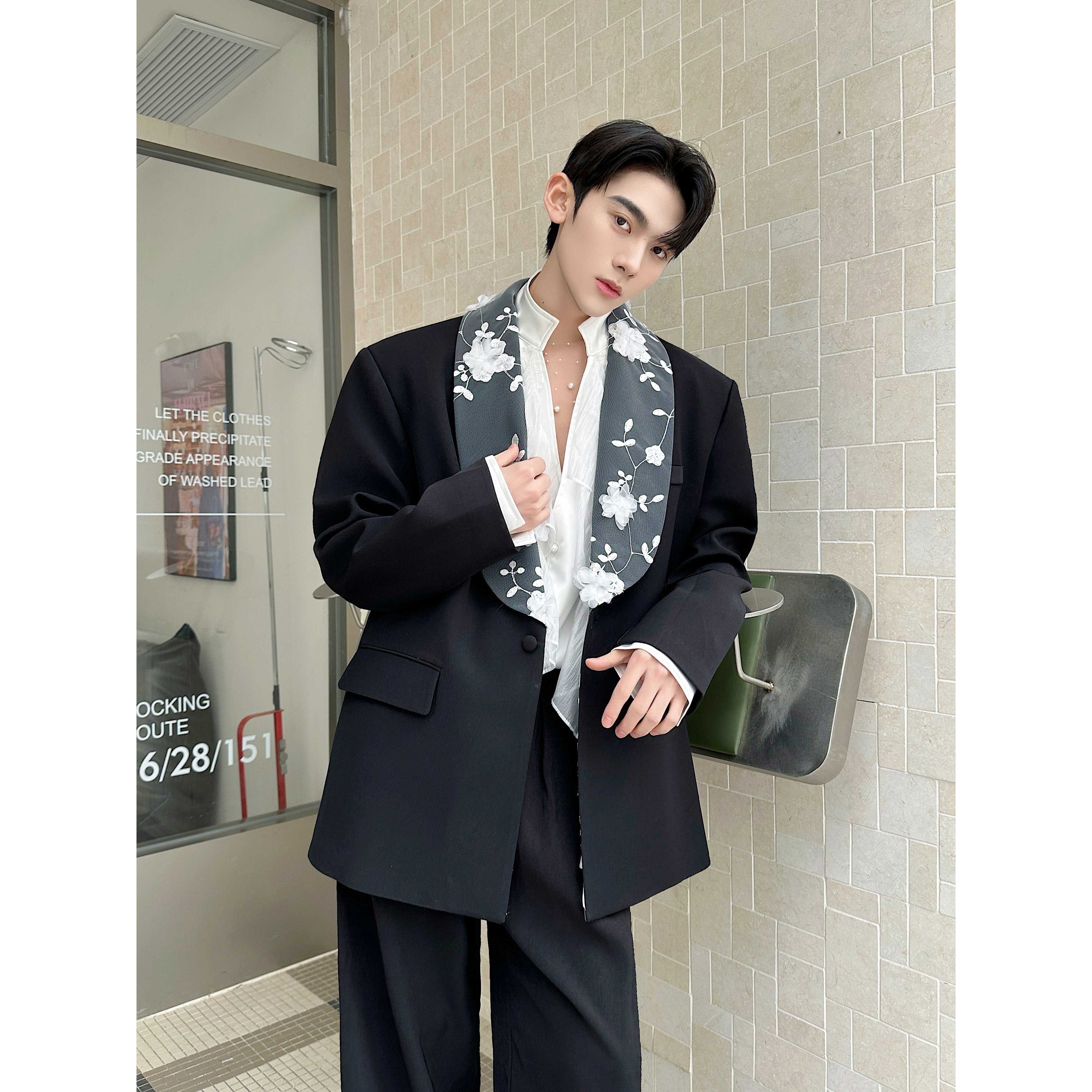 春高级黑色休闲西装立体蕾丝花朵装饰时尚西服上衣A452-H219-P175，男装西服套装，电商A452