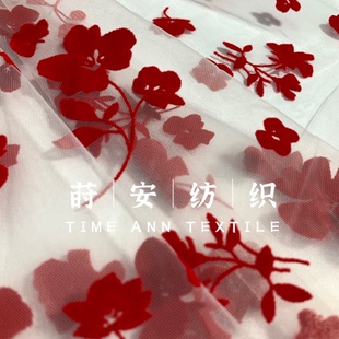 新品白纱大红色小花立体植绒布料网纱中硬袖子连衣裙高档服装面料