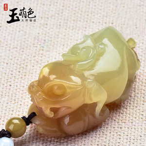 玉萌色天然和田玉糖色貔貅吊坠