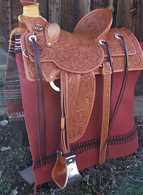 海外代购Western◇手作棕色雕花真皮包裹含头笼胸甲西部大角马鞍