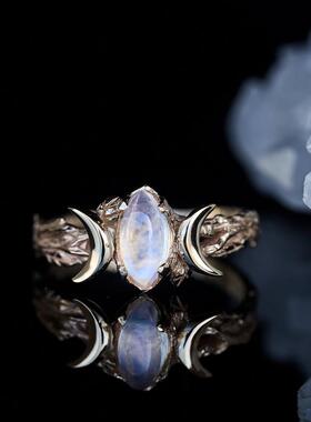 天然彩虹月光石镶嵌月亮纯金戒指