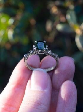 纯银森林新月天然绿色电气石戒指