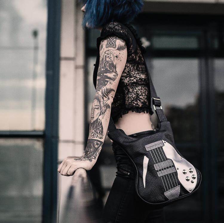 海外代购Handbags㊣ 手作哥特式摇滚音乐朋克吉他形状单肩斜挎包
