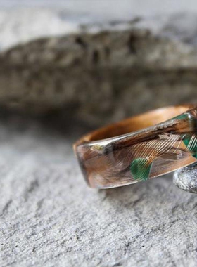 雪松木孔雀石真猎鹰羽毛男士戒指