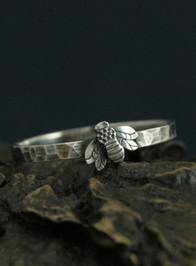 中性纯银复古小蜜蜂锤打纹理戒指