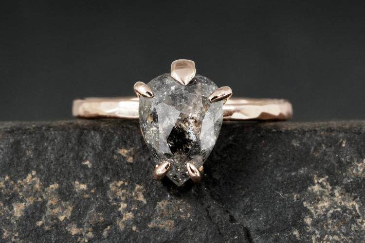 爱沙尼亚代购Diamond◇手作14K金梨形盐和胡椒钻石订婚钻戒戒指