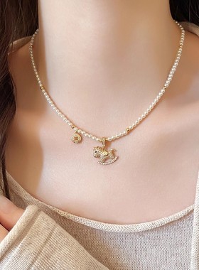 2025新款金色满钻小马珍珠项链女感轻奢毛衣链小众设计配饰品