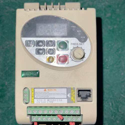 议价VFD-V A2S0015B 台达变频器1.5KW  220