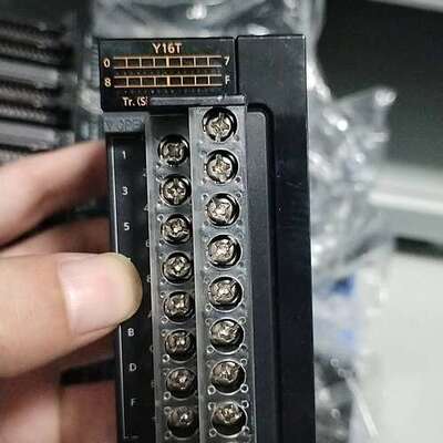 议价PLC FP7输出模块 AFP7Y16T，成色如图，功能