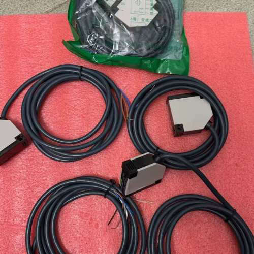 议价全新DOMENZi光电开关KJ3K-T5N1，全新的，4条没