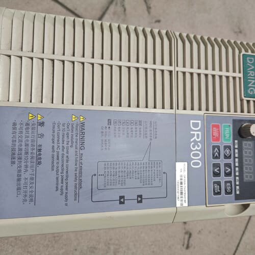议价大变频器，型号，DR300AT3-015G/018P 。