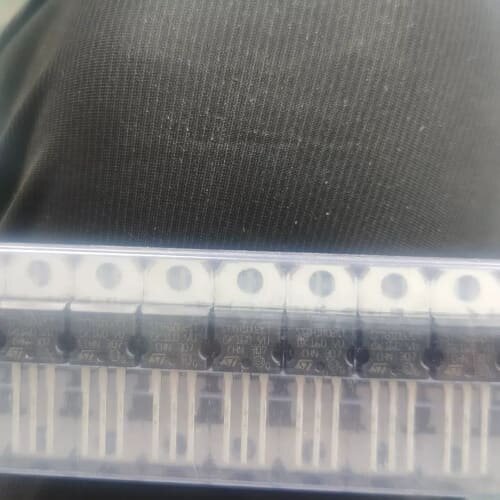 议价全新：STTH1002CT 100个，有点氧化48