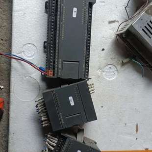 成色不错 议价硕科plc 拆机功能正常 40mr 有意 fx2n