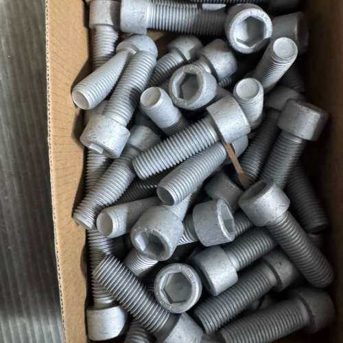 议价出售全新内六角螺栓，型号ISO 4762 10.9，规格M1