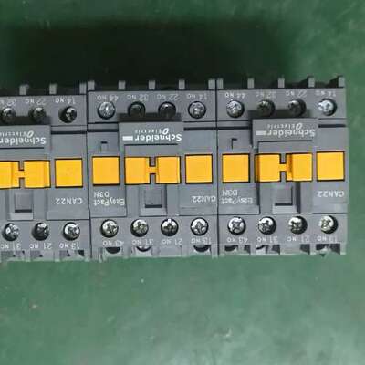 控制继电器CAN22M5N，220V，50Hz频率。