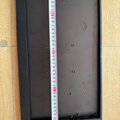 议价15.6寸便携屏外壳，36.3×22.6厘米，左下角有折痕，