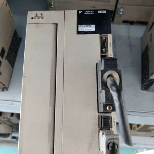 议价安川SGDV-200A01A002000伺服驱动器，安川5系