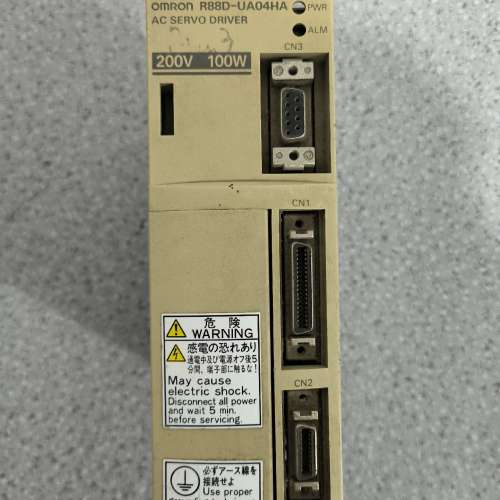 议价R88D-UA04HA伺服驱动器，100W，成色如图，