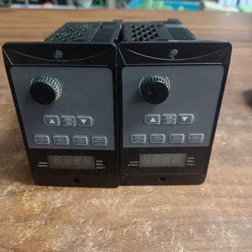 议价小型变蘋器调速器200W现货两台成色如图功能完好二手拆机非功