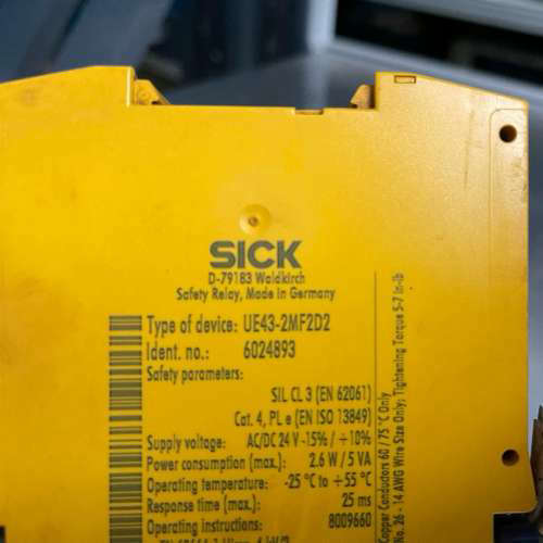 议价UE43-2MF2D2德国SICK安全继电器 3个 实拍正品