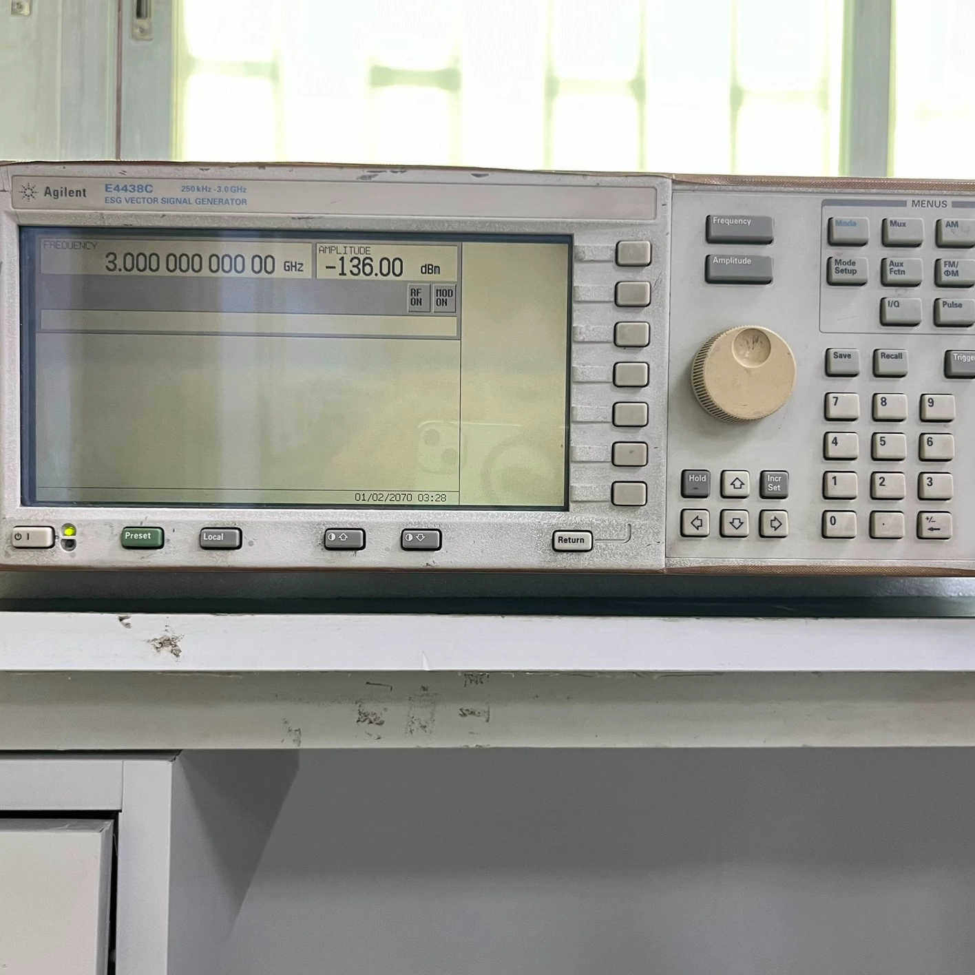 议价是德科技Keysight，信号发生器，E4438C，带503