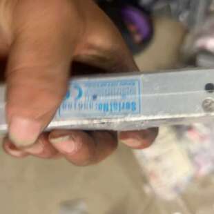 议价光栅尺,,成色如图所示。银色外壳,带黑色刻度,功能完