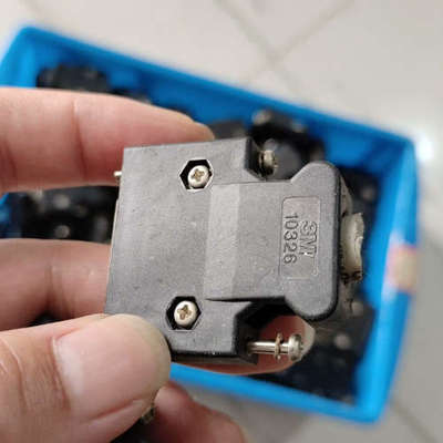 议价拆机件插头3M的一种10326的，一种是10320的，103