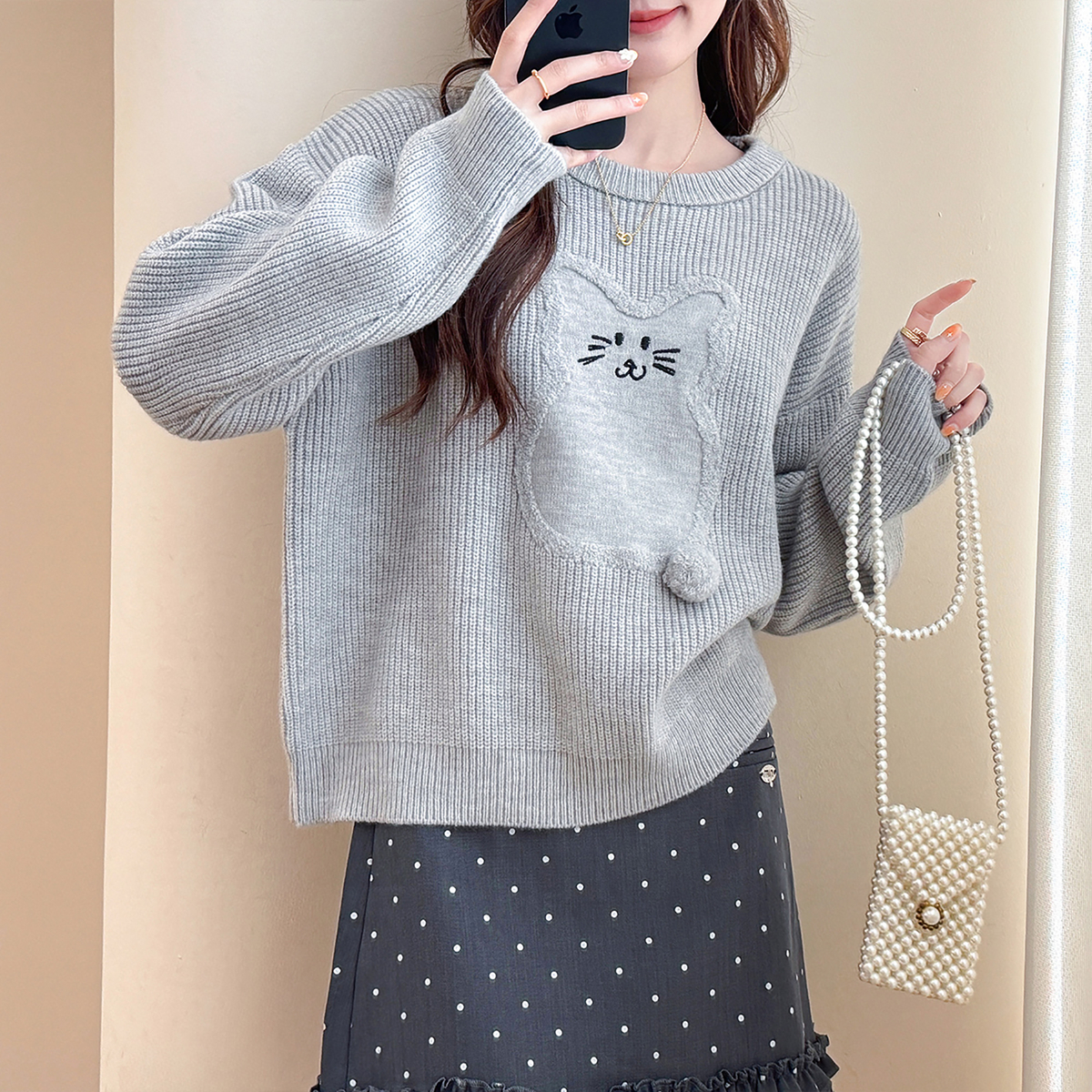 唐狮2025秋冬季毛衣女超好看简约风卡通图案立体球球圆领套头