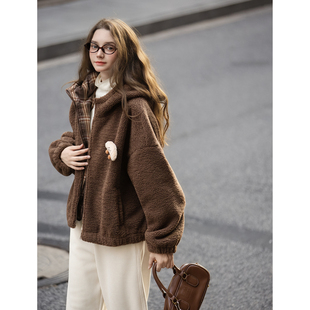 唐狮2026秋冬季连帽加厚外套女短款仿羔毛外套棕色拼接格纹超好看